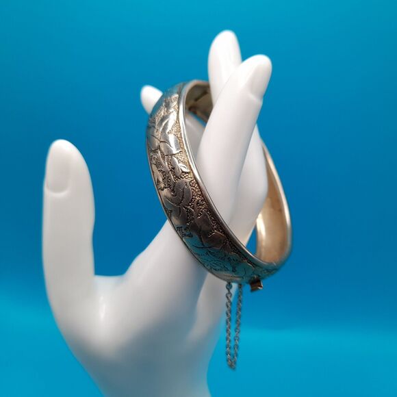 Vintage Signed Marino Gold Tone Etched Hinged Bangle Bracelet, 1950s - Picture 5 of 11